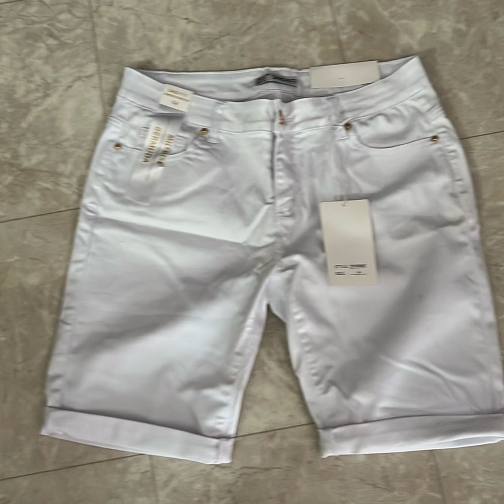 New Sandpiper White Bermuda Shorts 14